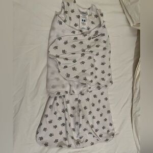 Halo swaddle sleep sack white with grey sheep labs 3-6 months